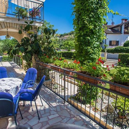 Garden View Apartment In Porec For 2 - 4 Persons المظهر الخارجي الصورة