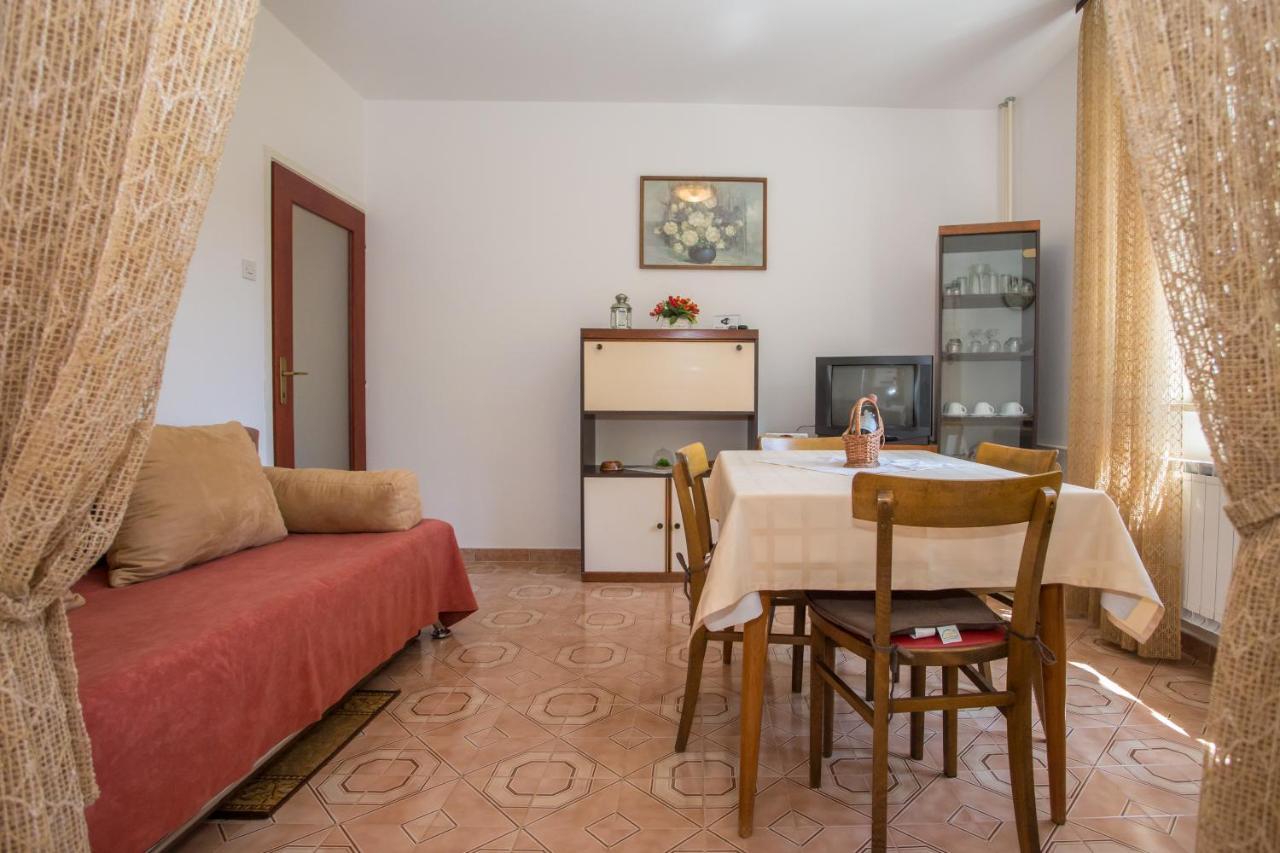 Garden View Apartment In Porec For 2 - 4 Persons المظهر الخارجي الصورة