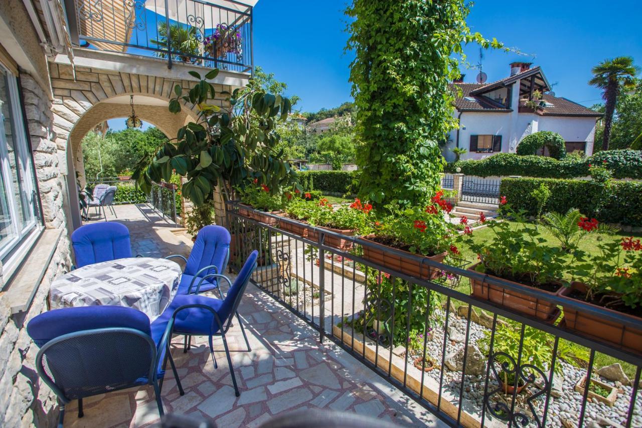 Garden View Apartment In Porec For 2 - 4 Persons المظهر الخارجي الصورة