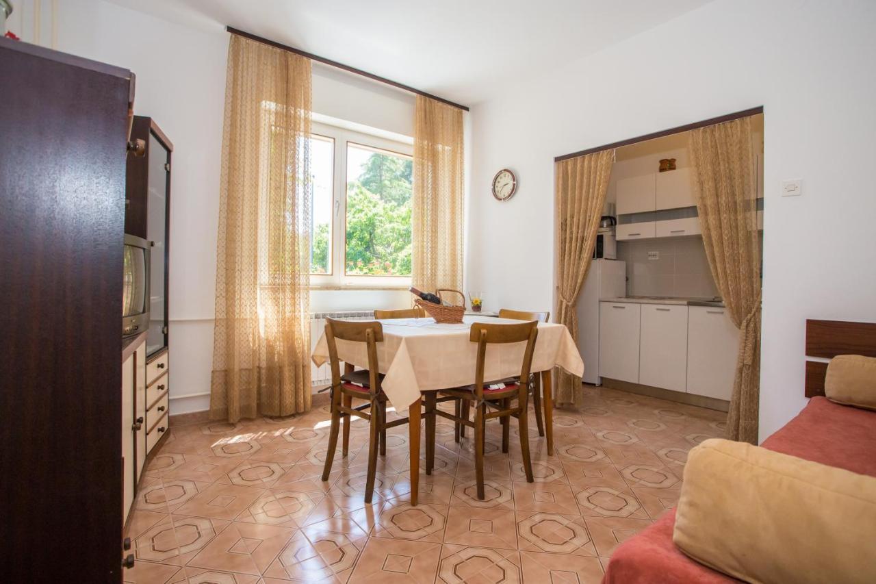 Garden View Apartment In Porec For 2 - 4 Persons المظهر الخارجي الصورة